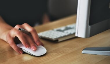 mouse kullanirken el bilegi hangi pozisyonda tutulmali teknosa