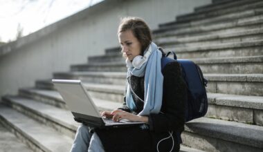 yeniden ofise donenler icin laptop canta onerileri teknosa