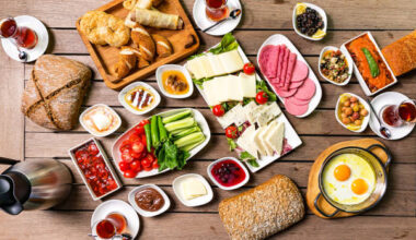 Pratik Ekmek Üstü Kahvaltılık Tarifleri